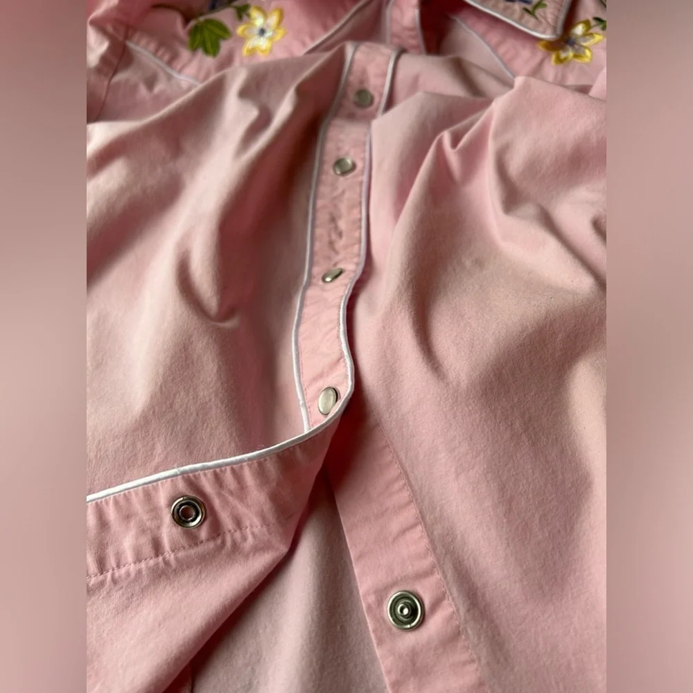 Susan Graver Women’s Western Shirt Sz L | Pink w Floral Embroidery Snaps